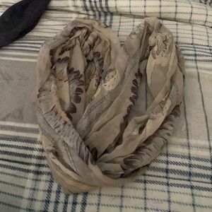 This is an amazing scarf